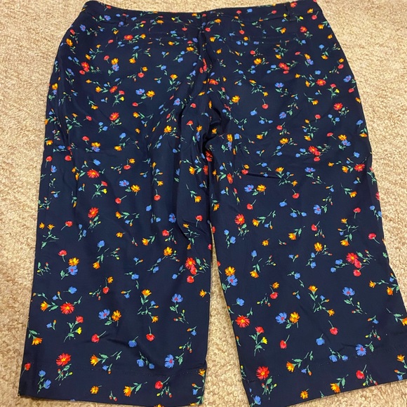 St John’s Bay Capri Pants Navy Floral 18 Petite - Picture 2 of 6